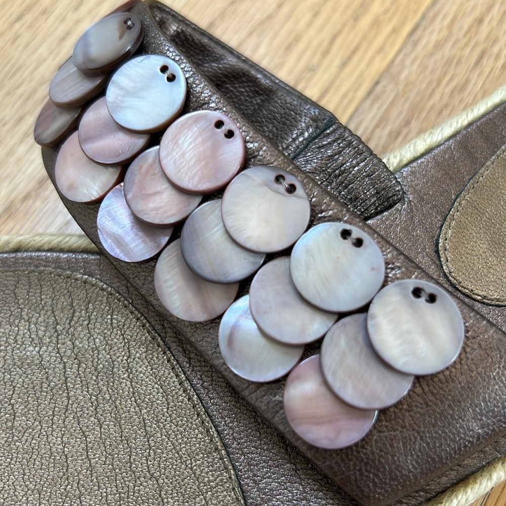 COLE HAAN Dawn Leather Thong Sandal, Metallic Brown, Opalescent Shell Accent 9.5 - Picture 2 of 11